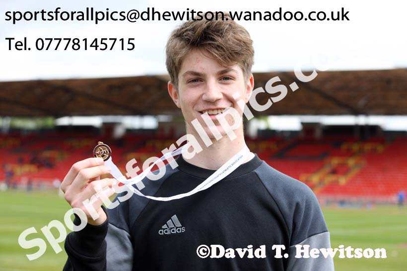 Boys under-15s 300 metres, North Eastern Champs, Gateshead Stadium. Photo: David T. Hewitson/Sports for All Pics